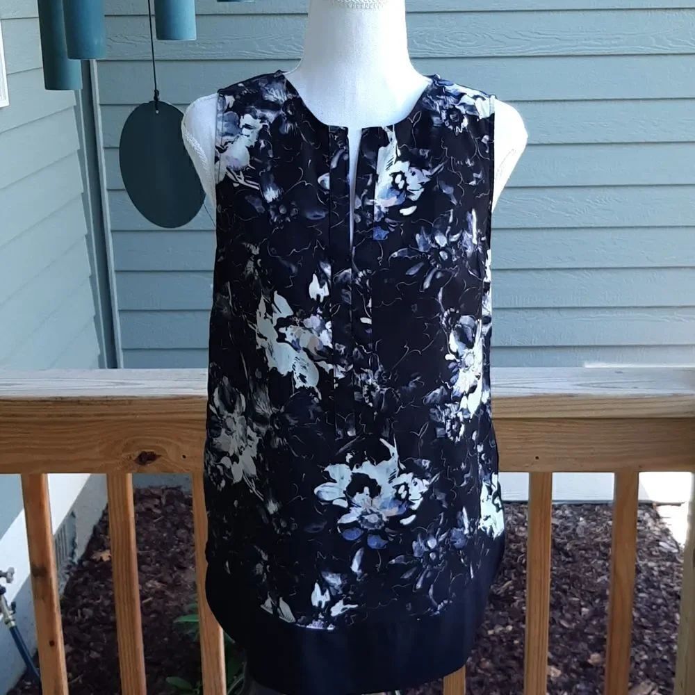 Paraphrase Size XS Black and Floral Top